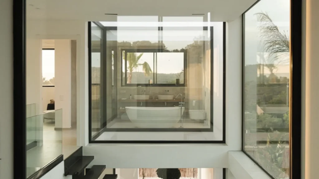 diseño baño espacio con diversos elementos de cristal 01